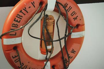 articles - how-to-handle-an-emergency-at-sea