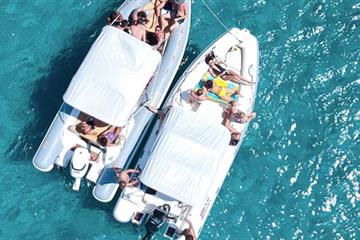 8 Rules to Set for the Passengers on Your Yacht