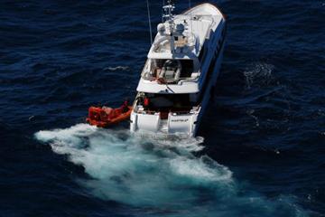 articles - sos-20m-superyacht-stranded-at-sea